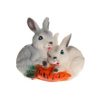 садовая фигурка "два зайца с морковкой"